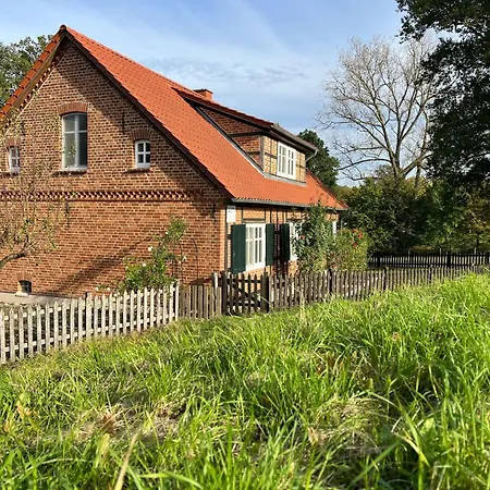Haus Elbrose Inmitten Von Rosen Mit Elbdeichzugang By Interhome Lenzerwische