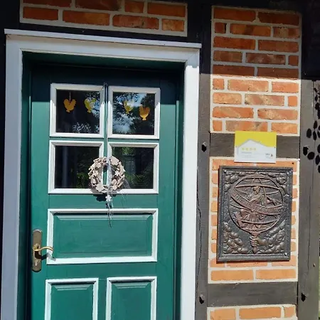 Feriehus Haus Elbrose Inmitten Von Rosen Mit Elbdeichzugang By Interhome *