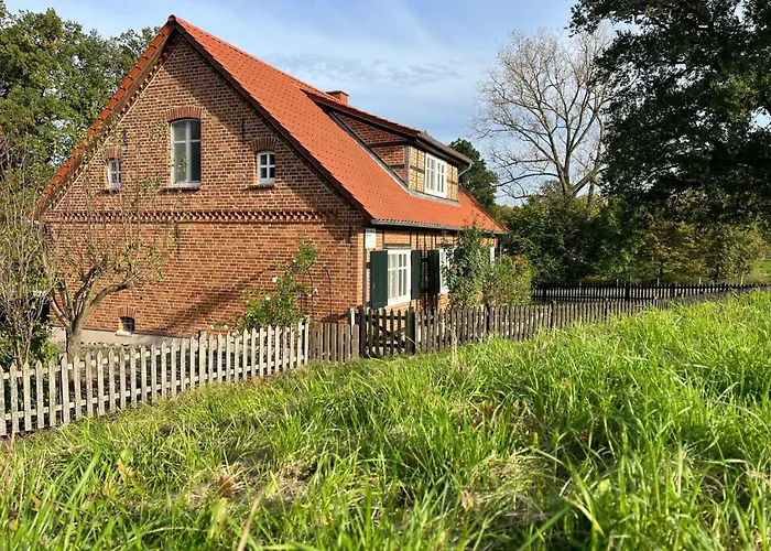 Haus Elbrose Inmitten Von Rosen Mit Elbdeichzugang By Interhome Lenzerwische