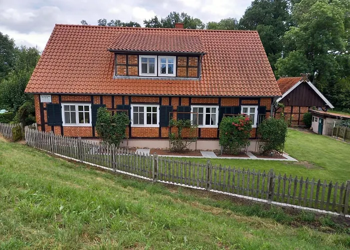 Haus Elbrose Inmitten Von Rosen Mit Elbdeichzugang By Interhome